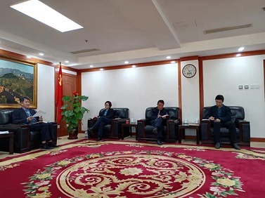 米兰网页版组织专题学习研讨